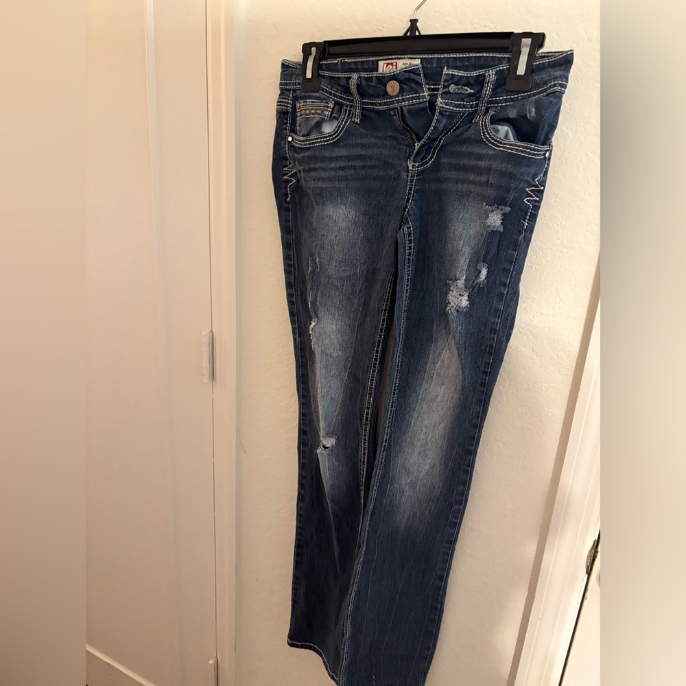 LEI “Ashley” Low Rise Slim Boot Jeans – Size 3 Regular.